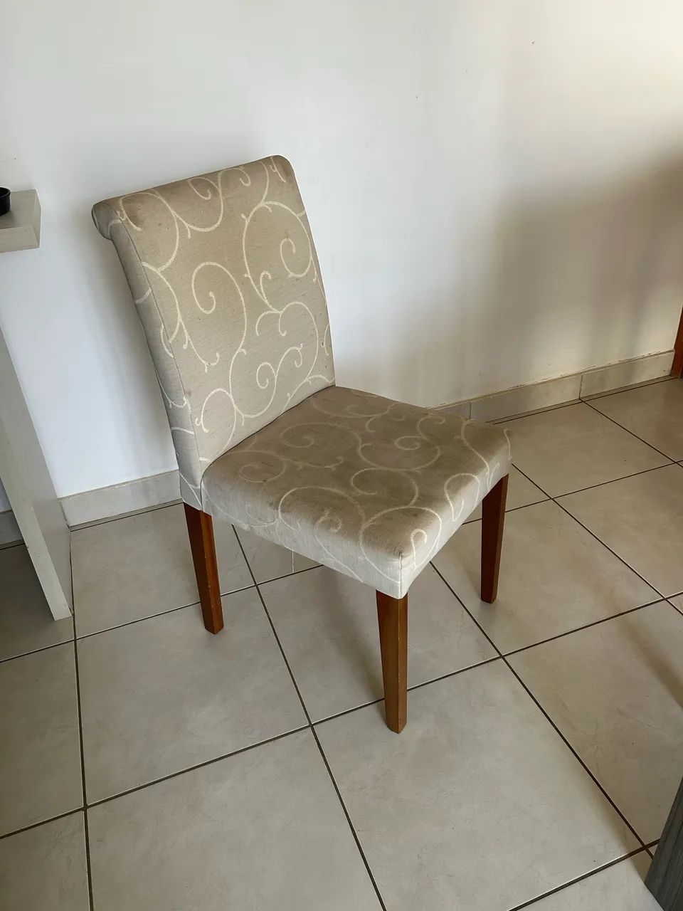 CONJUNTO COM 4 CADEIRAS ESTOFADAS + CAPAS - Foto 3