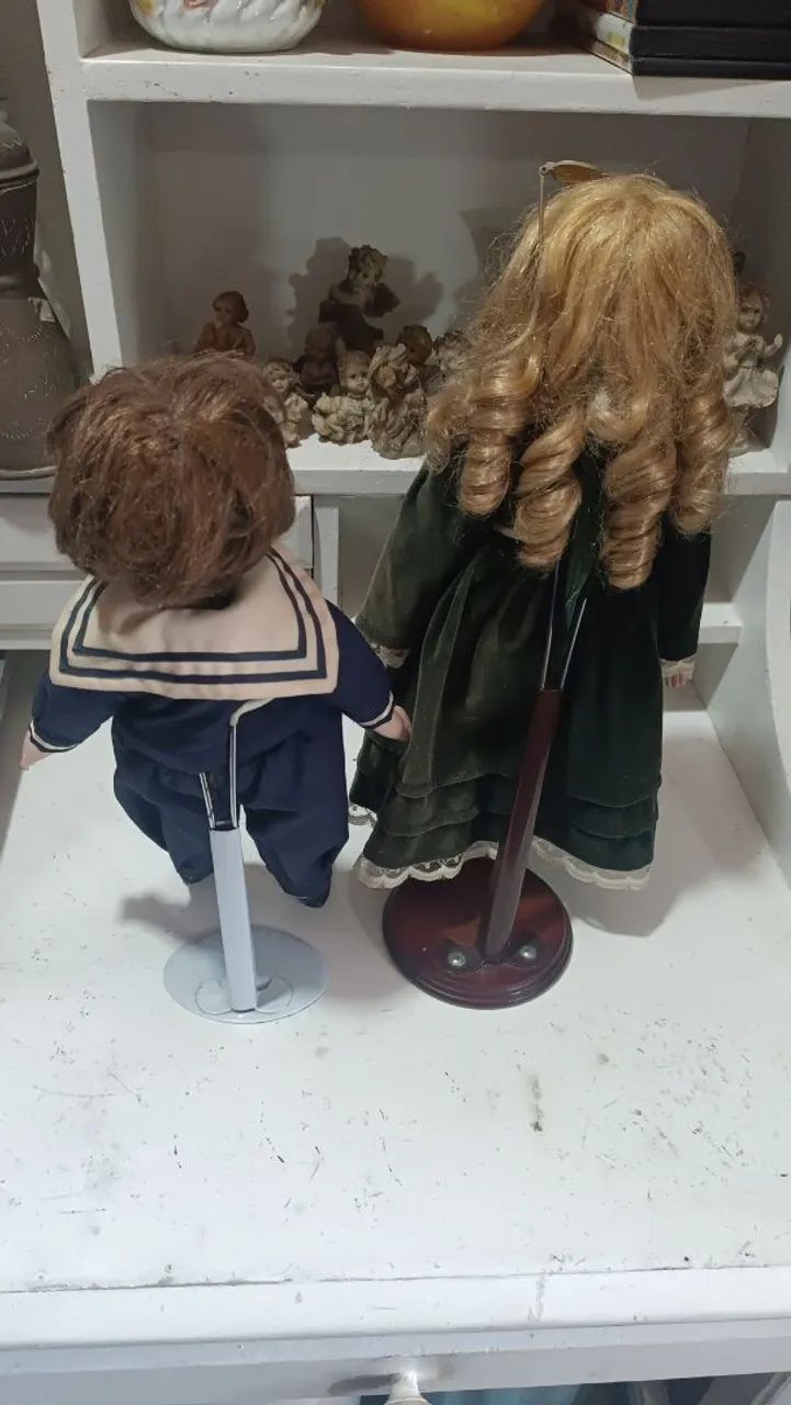 Par de bonecos de porcelana antigos com pedestal - Foto 4