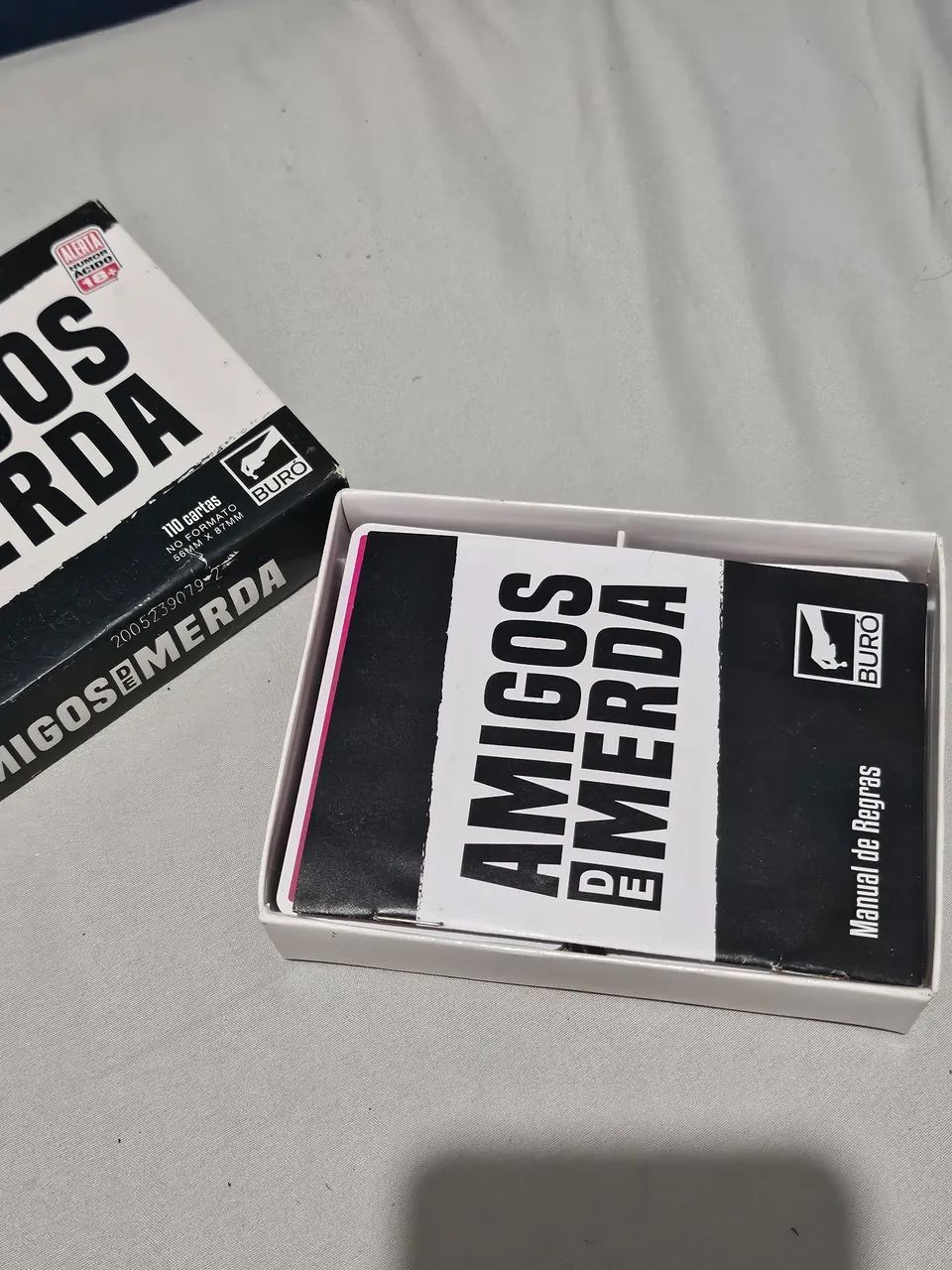 Jogo de Cartas Amigos de Merda ( expansão Sacana) - Foto 2