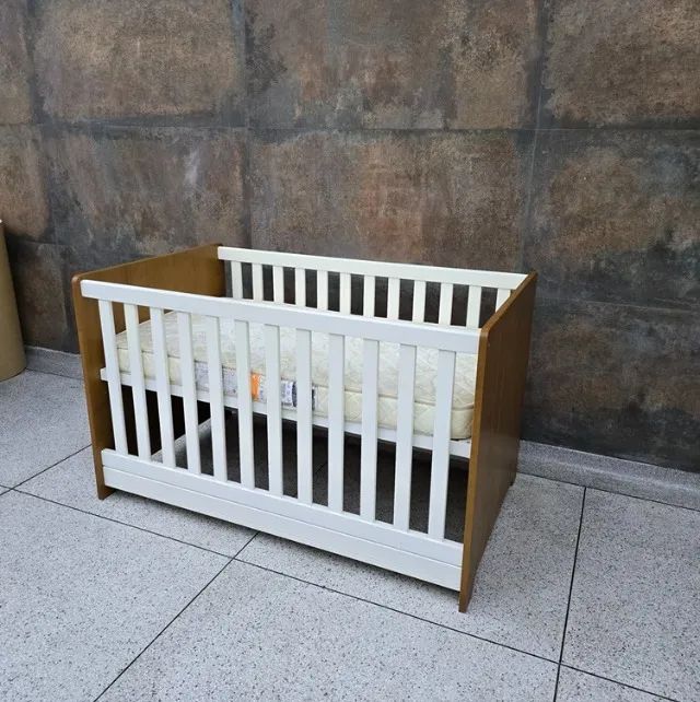 Berço em madeira com colchão  - Foto 2