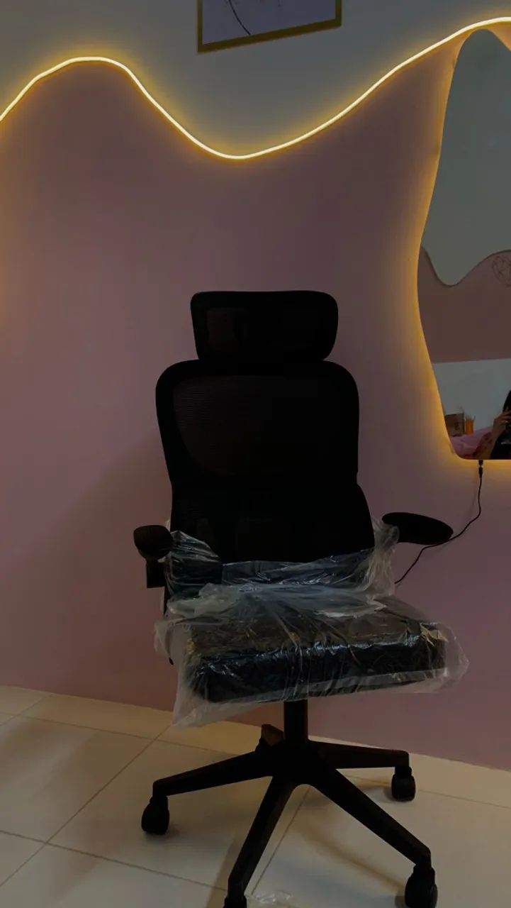 VENDO CADEIRA GIRATÓRIA NOVA!