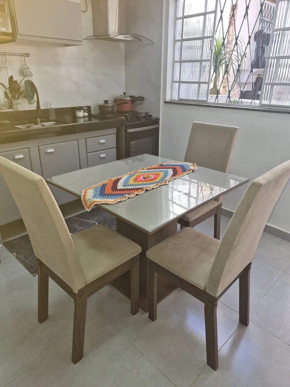 Mesa com 3 cadeiras