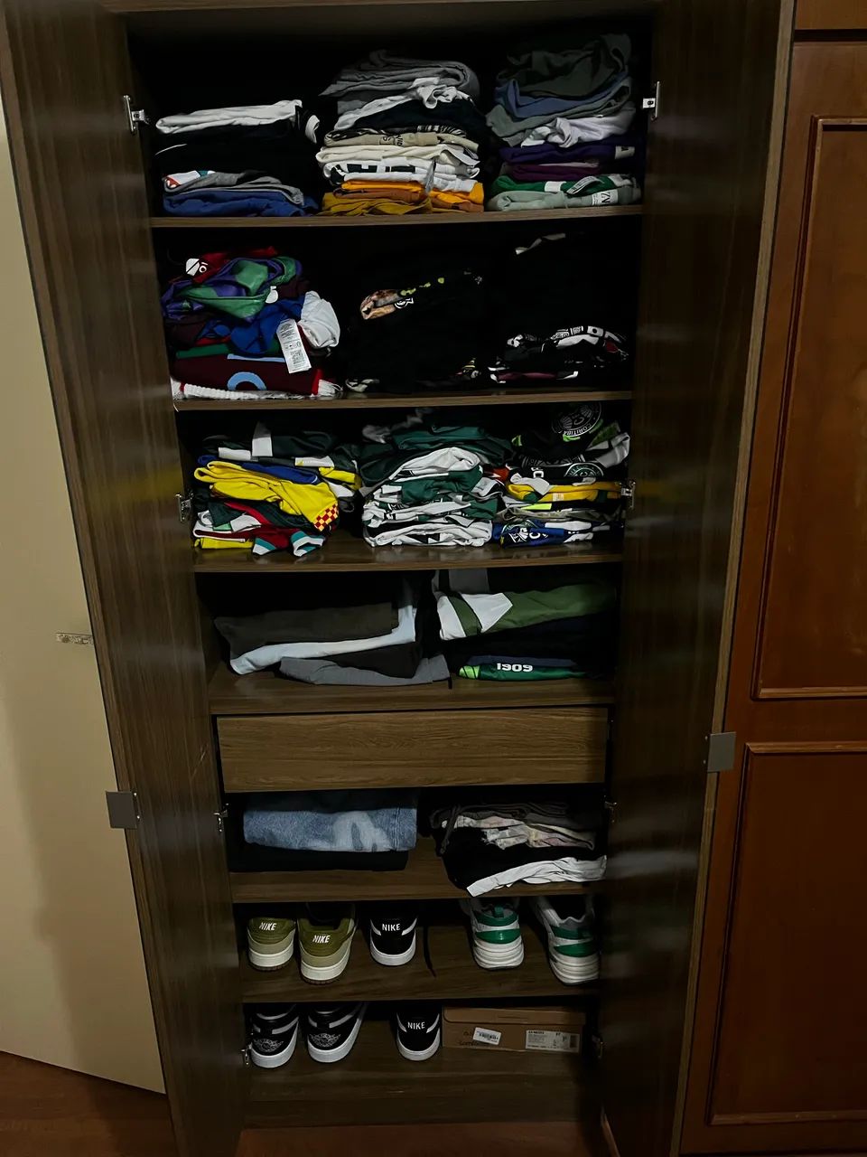 Armário multiuso/ guarda roupa/ sapateira com espelhos 