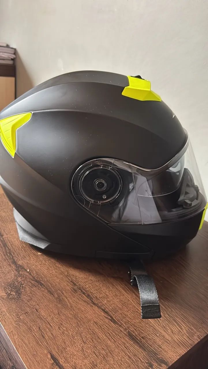 Capacete escamoteável com óculos de escuro. Nunca usado! - Foto 4