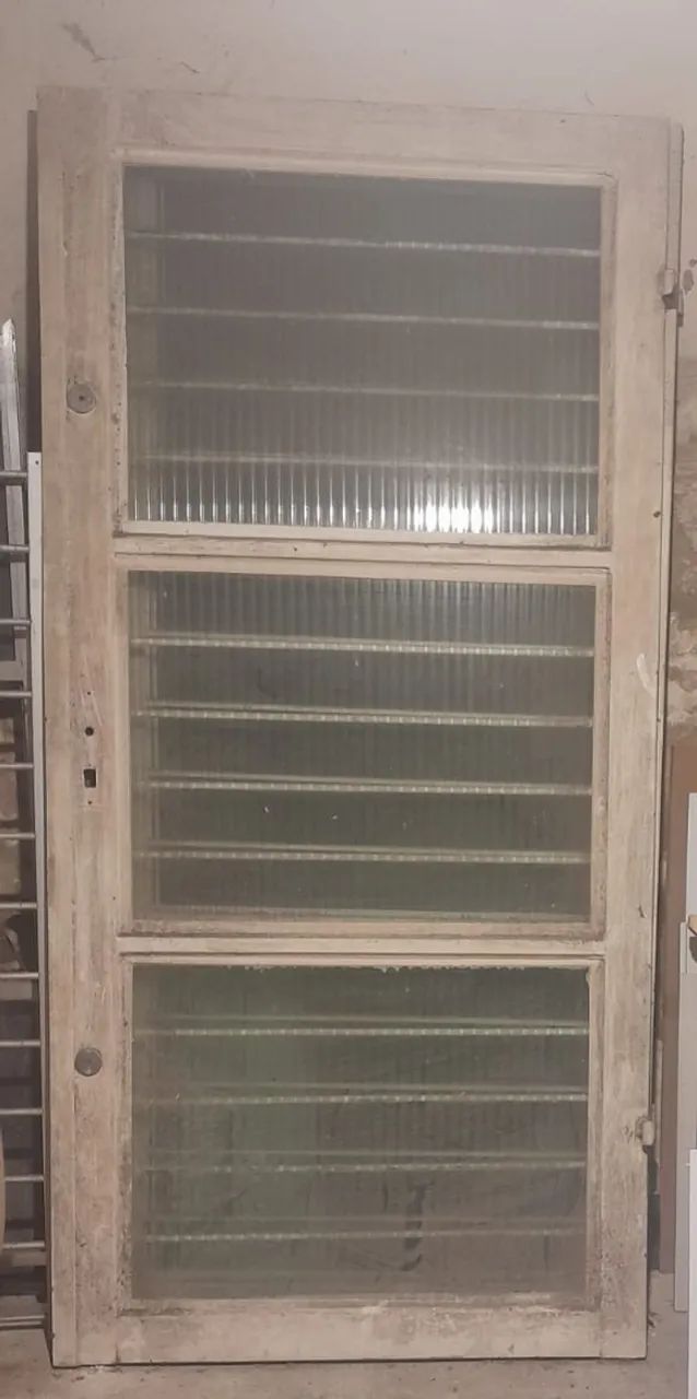 Porta de ferro 0,90 x 2,10 com vidro