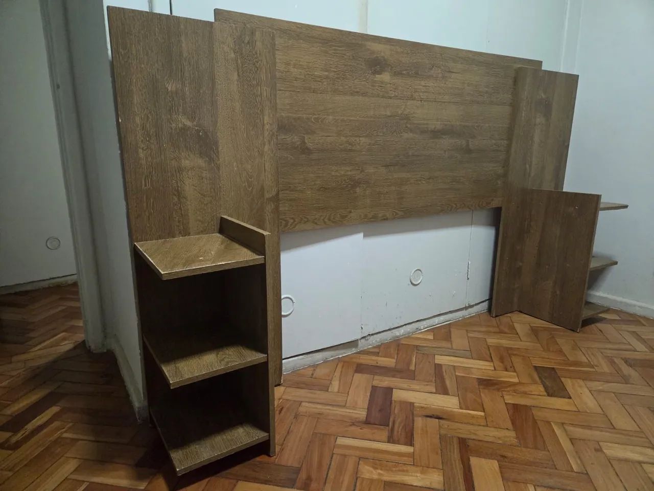 Cabeceira de cama com prateleiras laterais - Foto 2