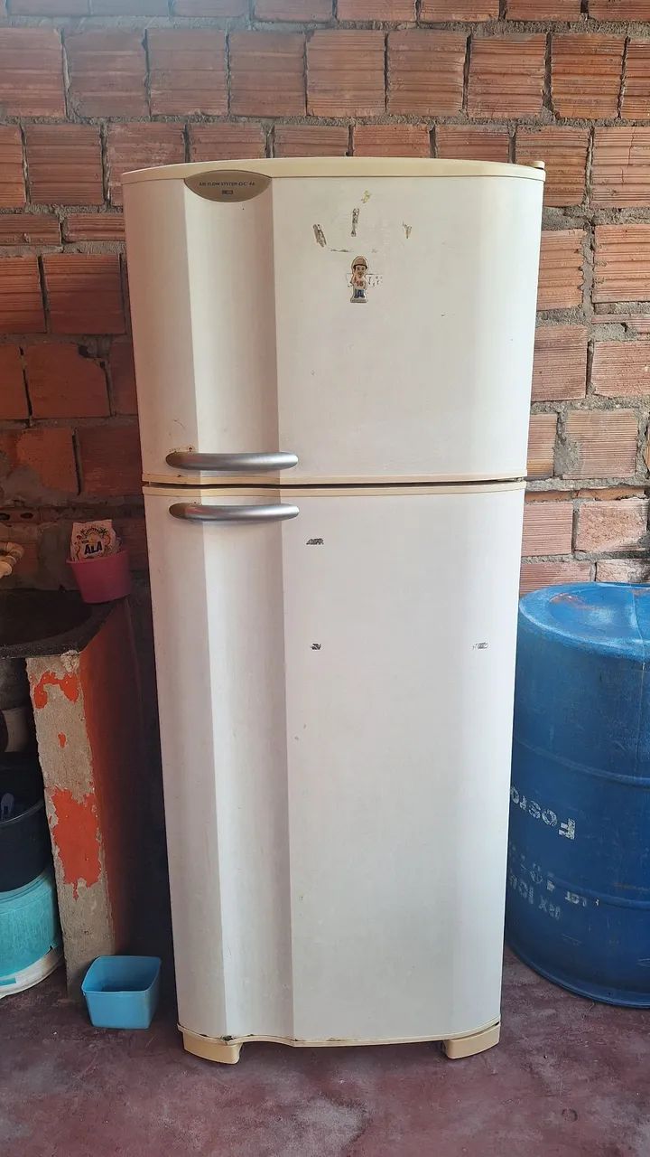 GELADEIRA COM DEFEITO 