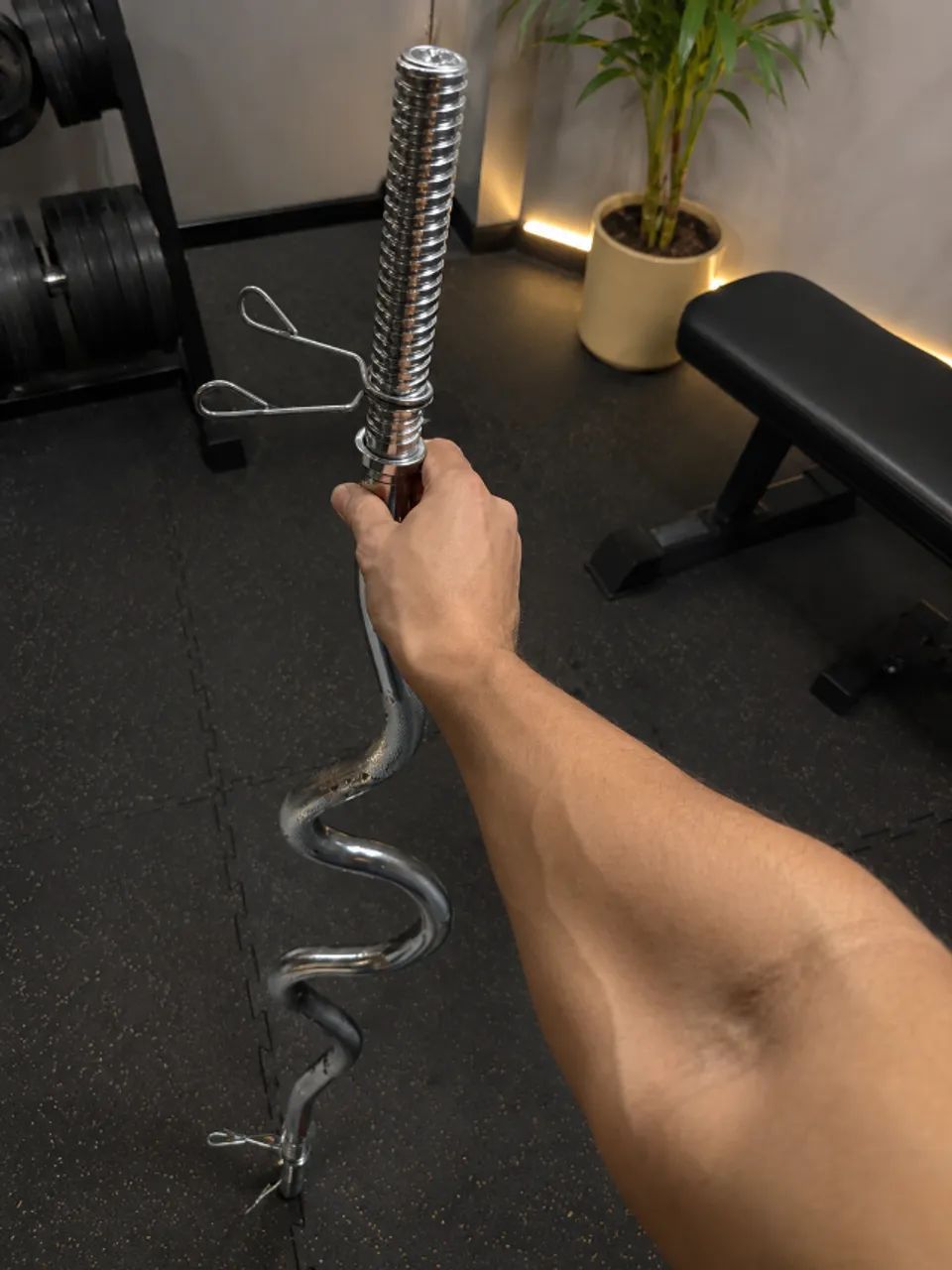 Barras maciças e ocas musculação 