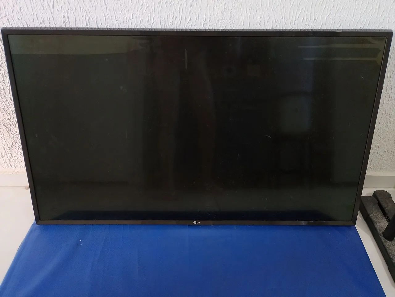 TELEVISOR LG. 43". DEFEITO: IMAGEM COM LISTRAS. TENHO VIDEO CASO QUEIRA OLHAR.