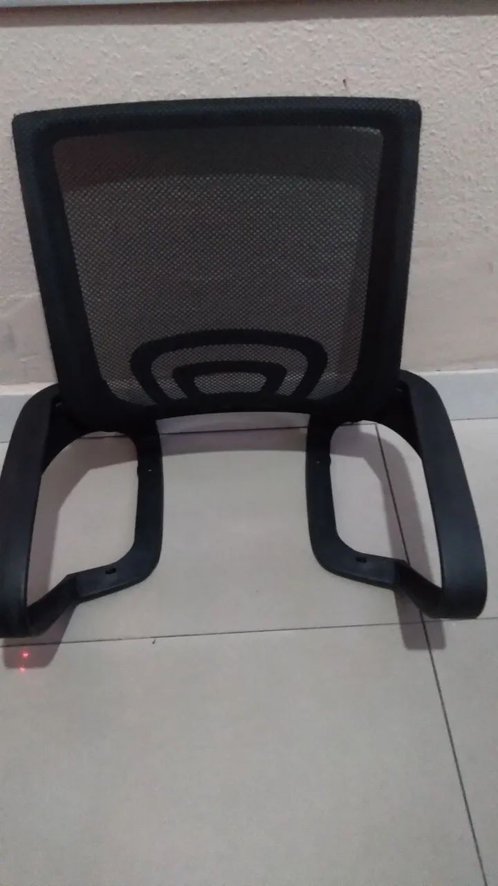Encosto e braço de cadeira giratória 