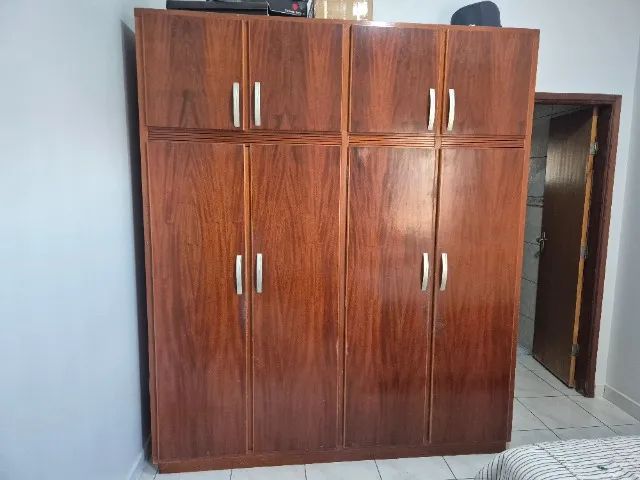 Guarda roupa de madeira maciça  - Foto 2
