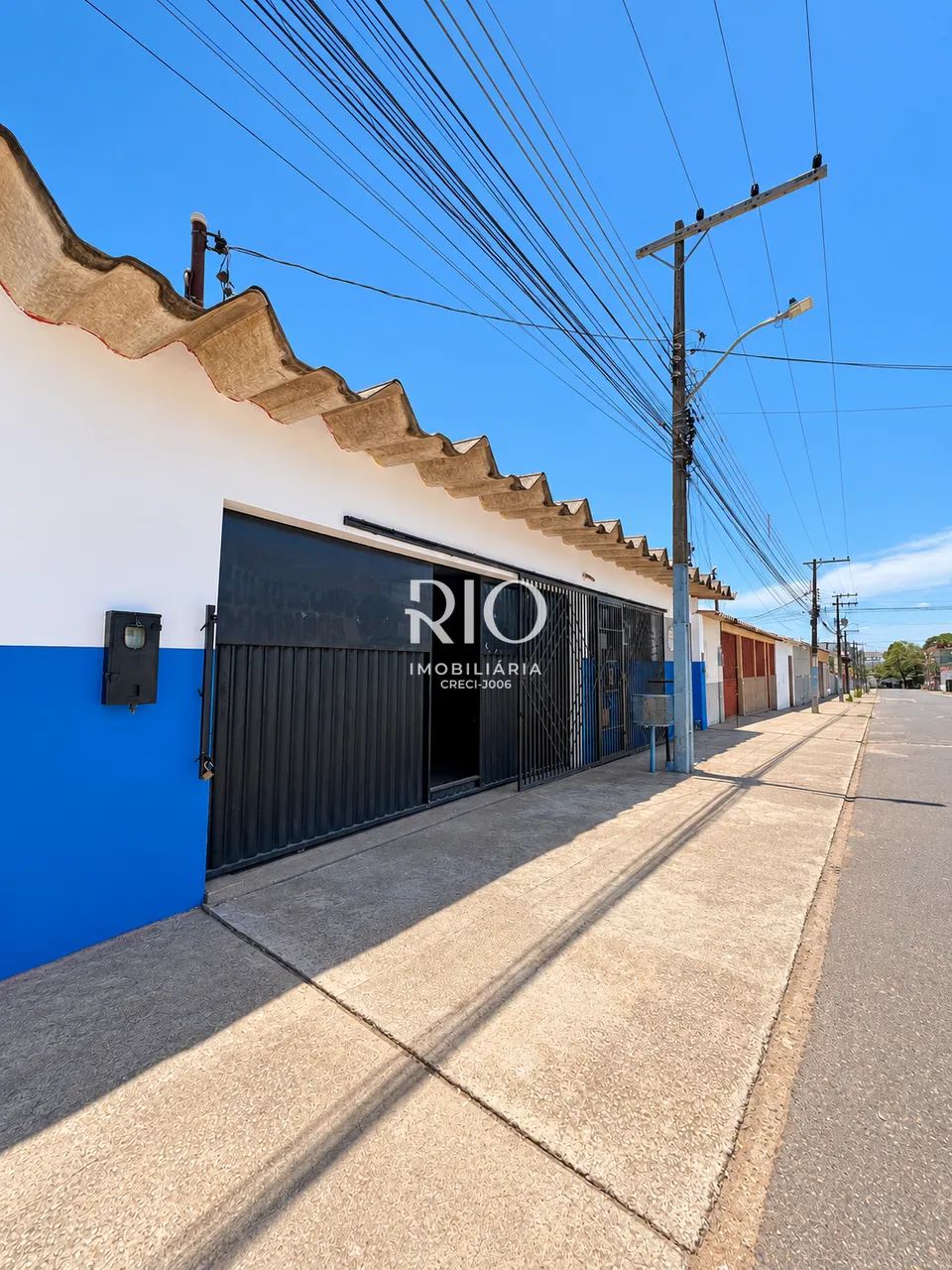 CASA COM AMPLO PONTO COMERCIAL PARA LOCAÇÃO!