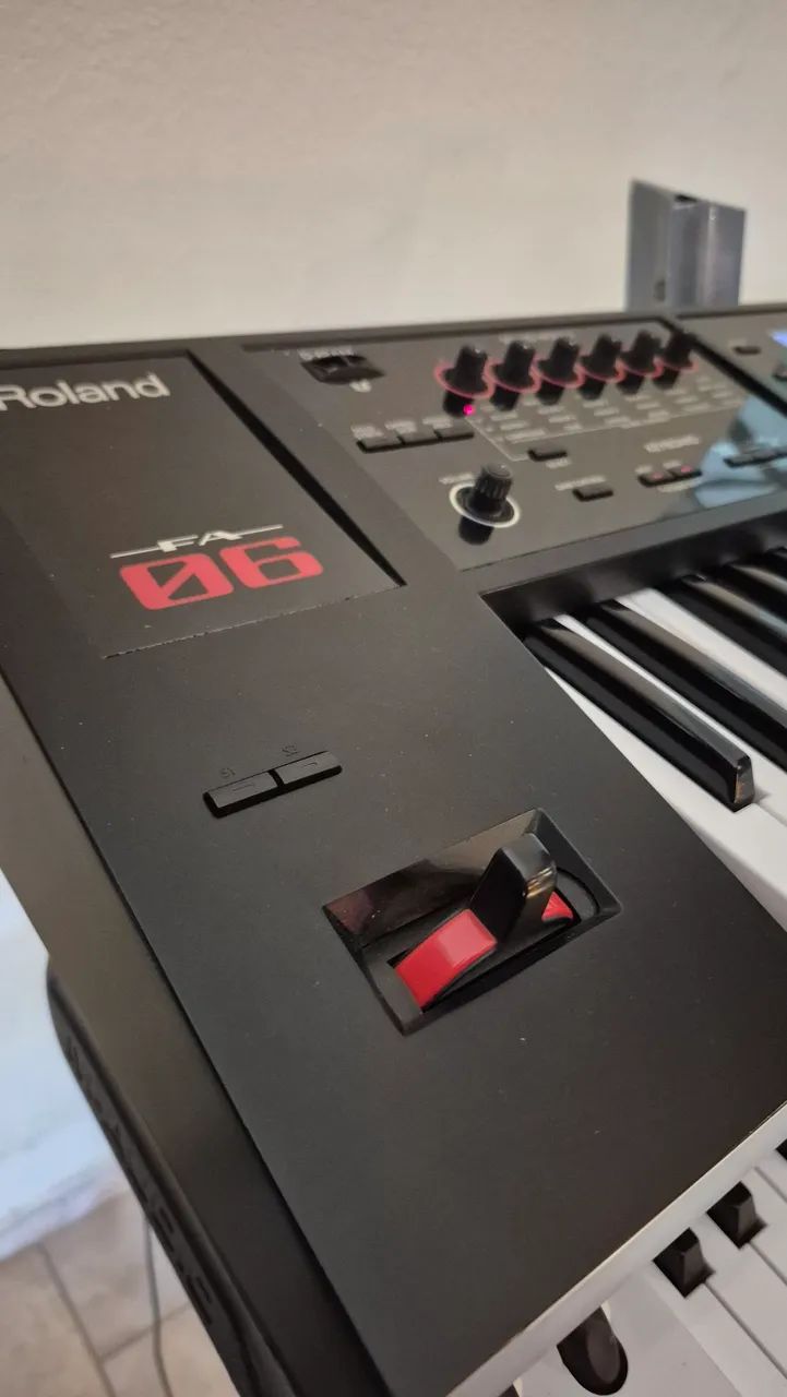 Teclado Roland FA 06 - Foto 3