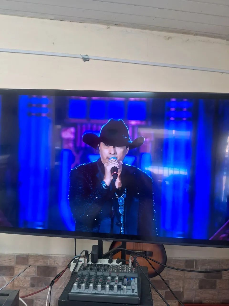 Vendo uma TV de 50 polegadas seme nova. Samsung 
