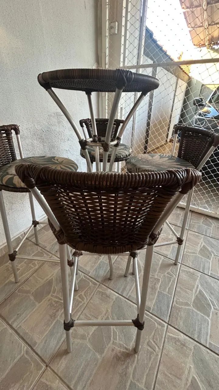     Conjunto Bistrô com 4 Banquetas para Varanda Gourmet - Foto 5