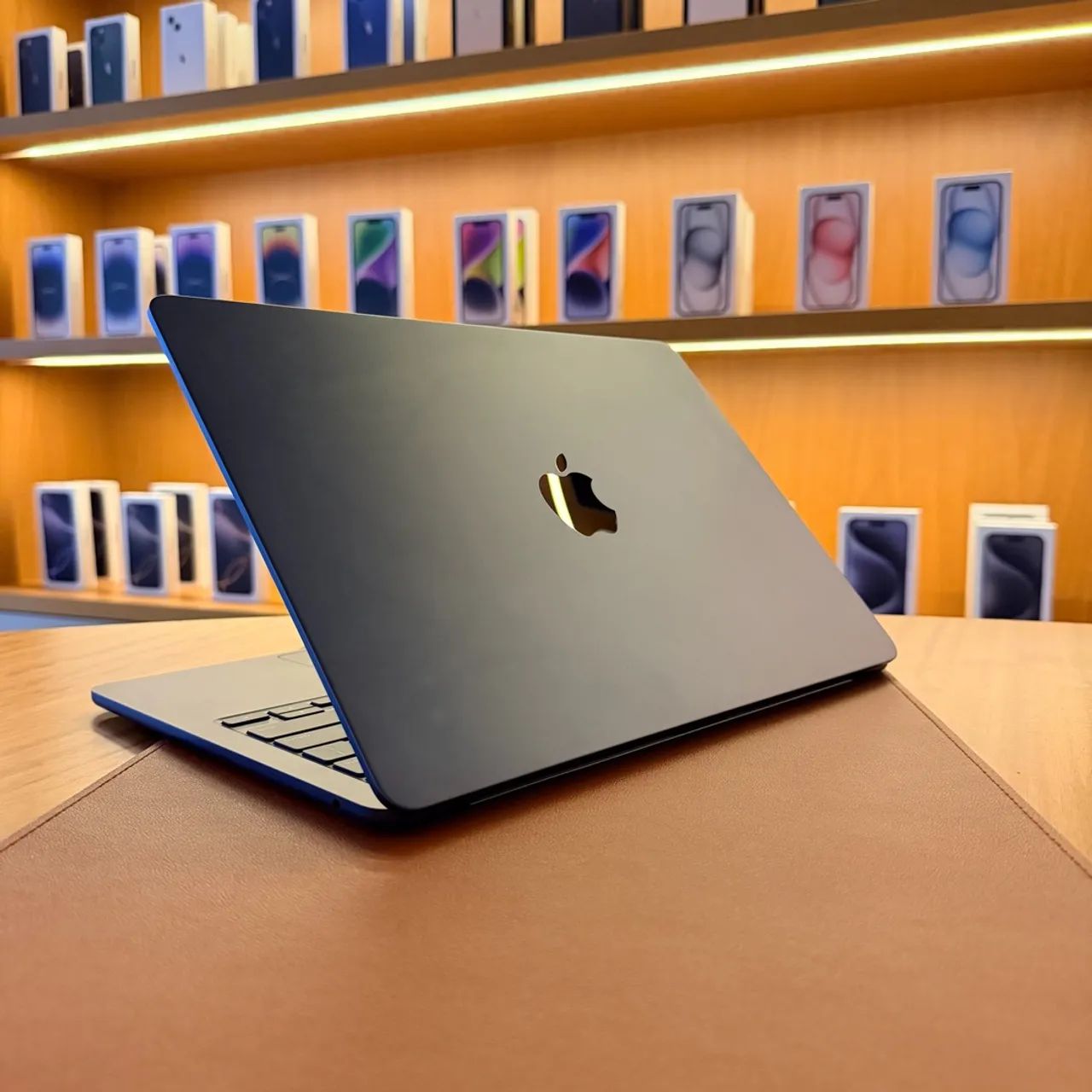 MACBOOK AIR M3 MEIA NOITE 13,6 POL 16GB RAM 256GB SSD - Notebooks