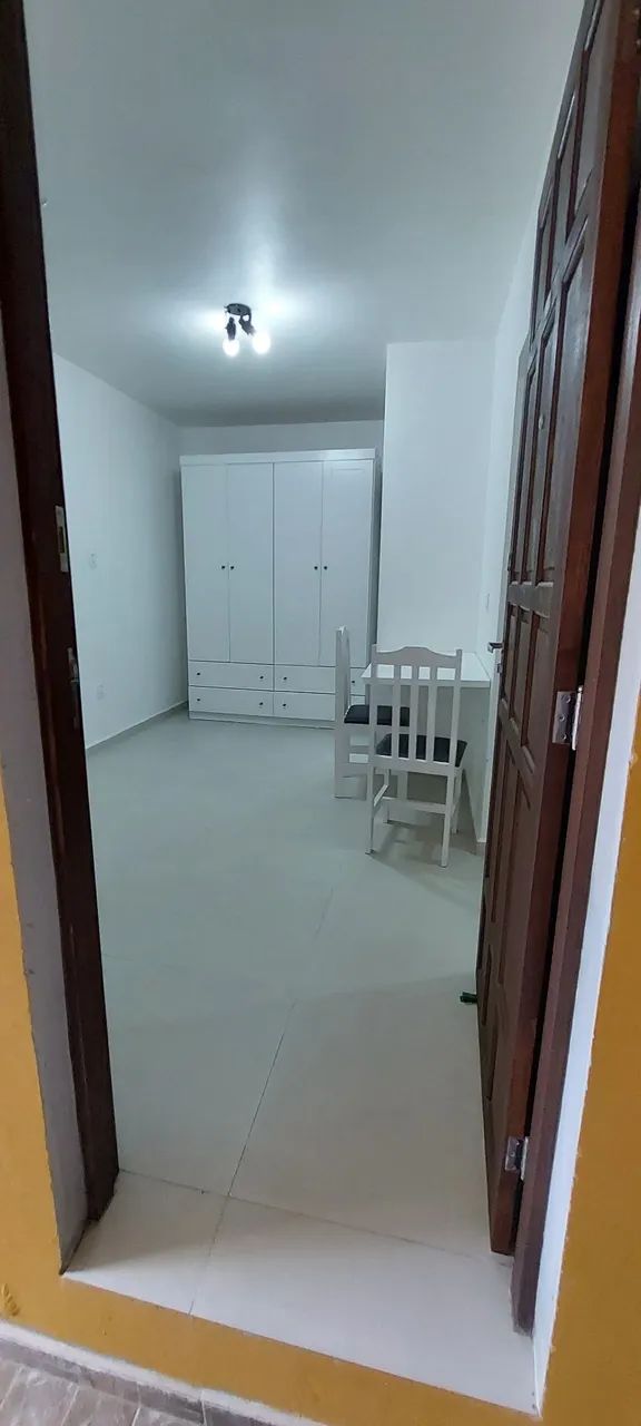 ALUGO KITINETES MOBILIADAS A 300m DA UFSC.