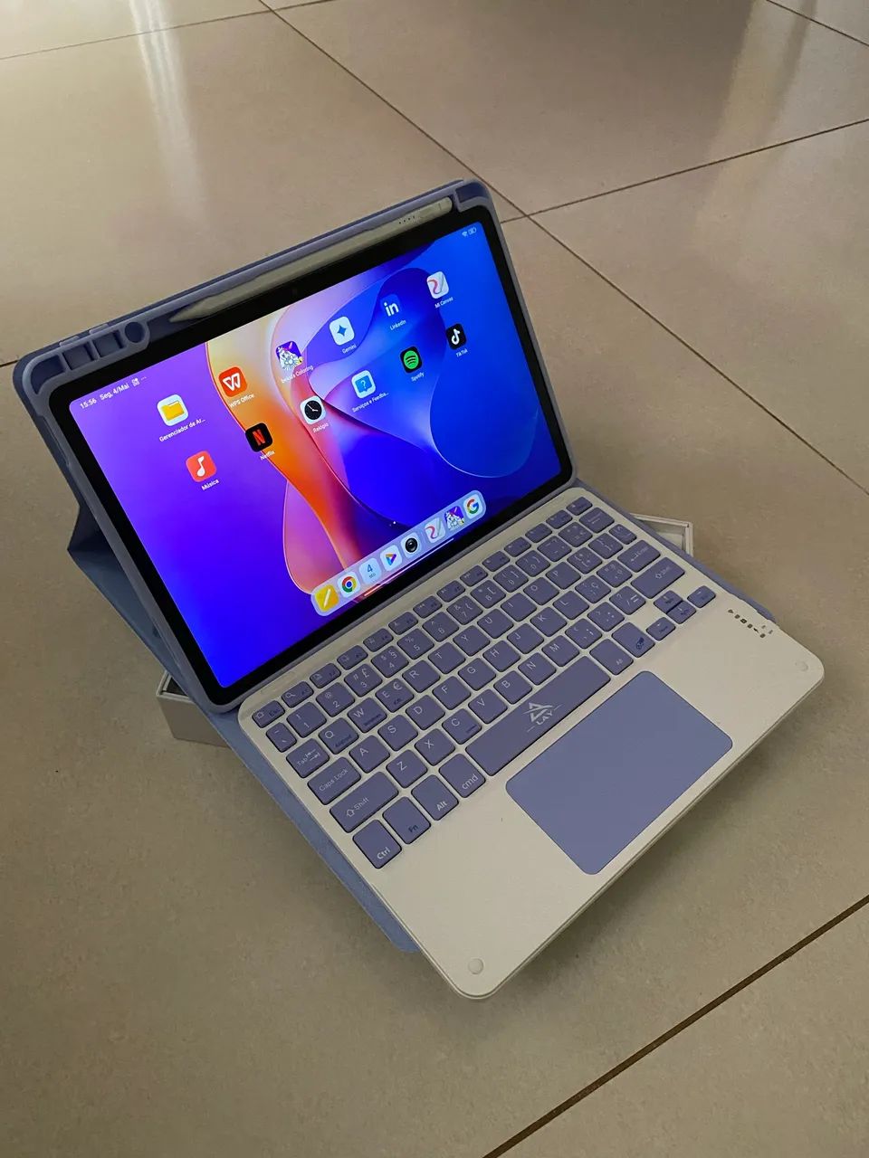 capa com teclado touch para redmi pad 2 na cor lavanda