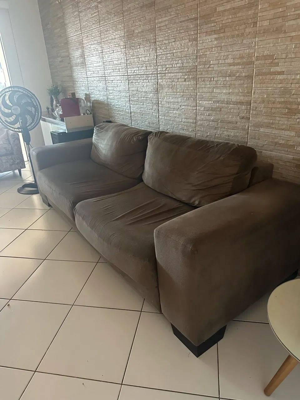 Sofá marrom LAR SHOPPING tecido suede