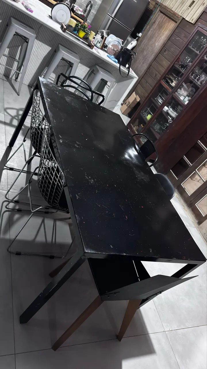 Mesa com 6 cadeiras 