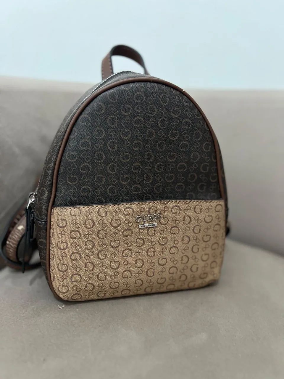 Mochila Guess Monograma Marrom