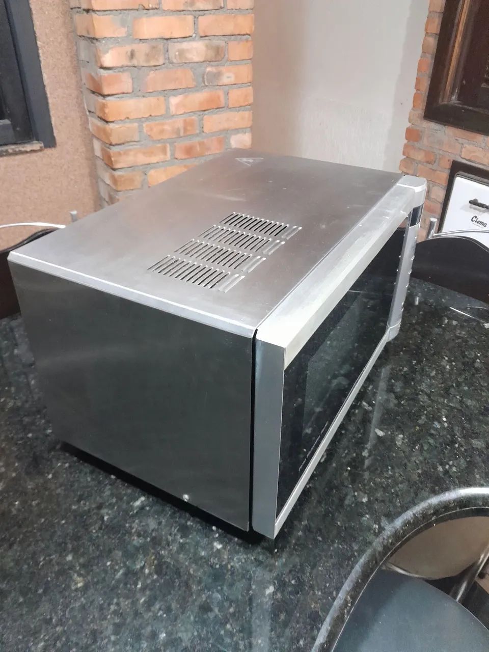 Microondas da marca Mueller 32 litros bem novinho de inox - Foto 4