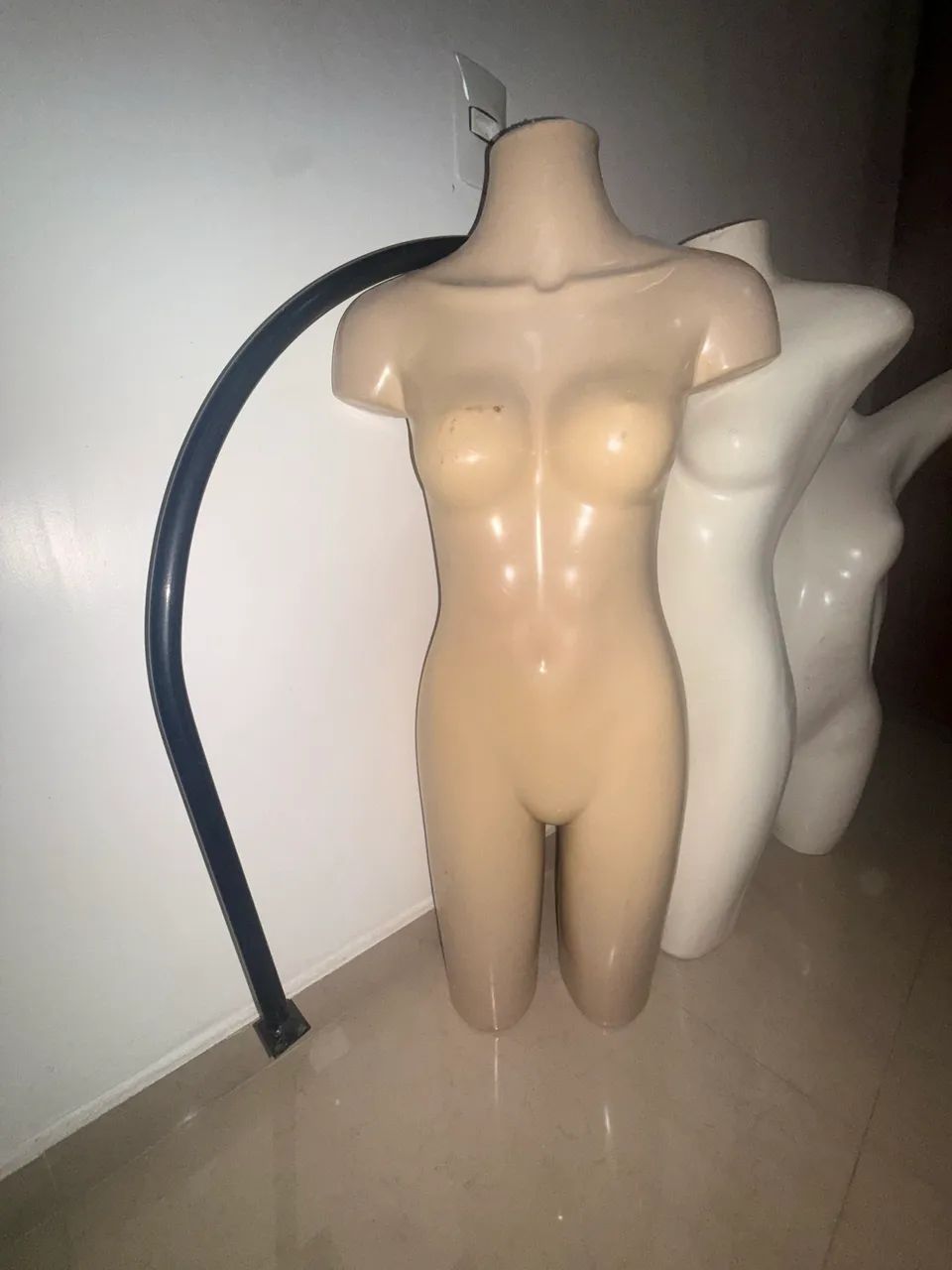 3 MANEQUINS + ARCO DE PROVADOR  - Foto 2