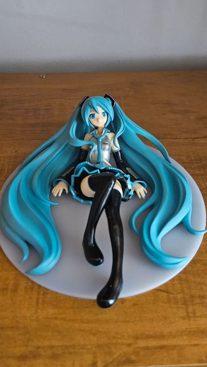 Hatsune miku figure 