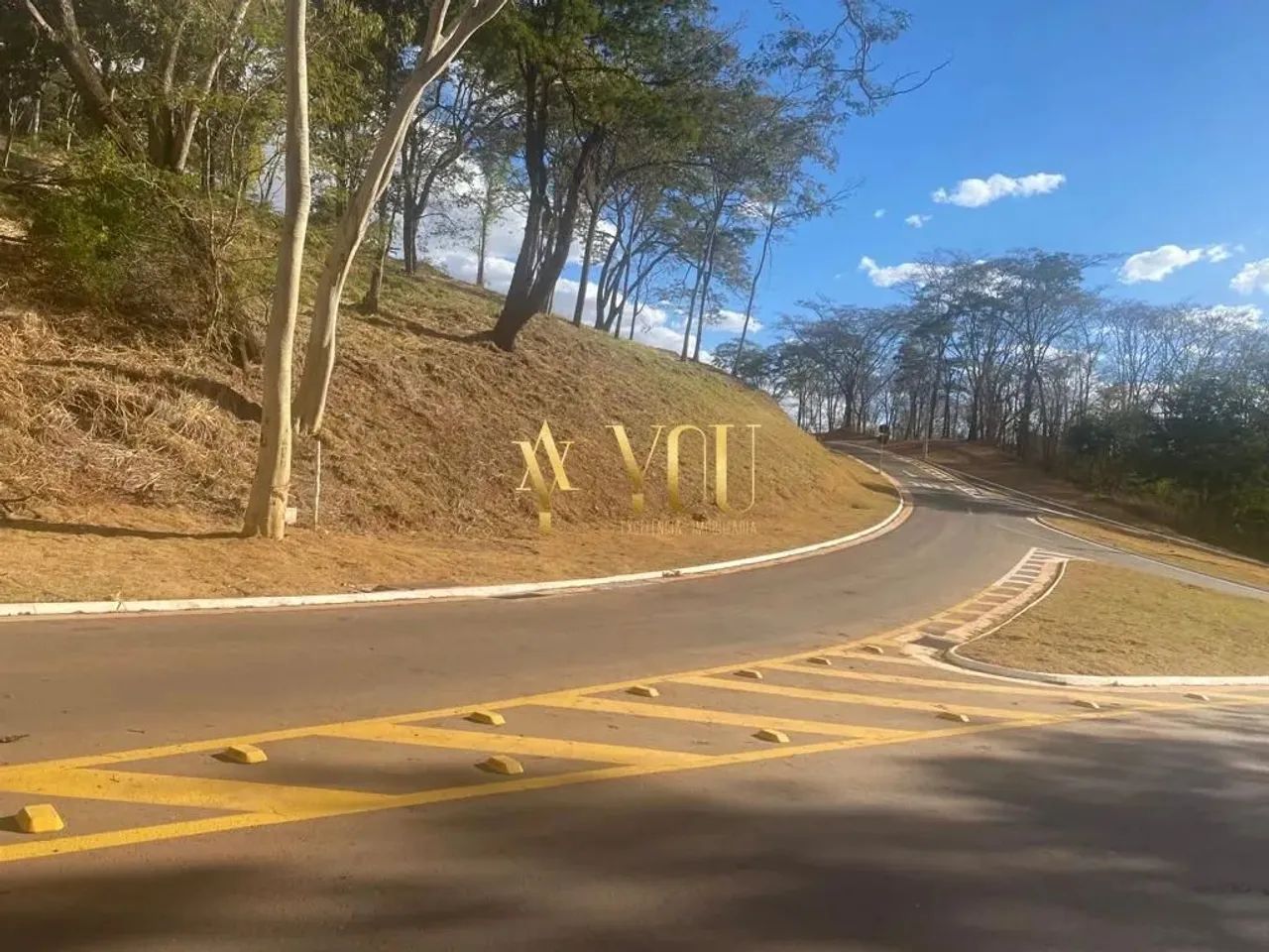 Lote de esquina,com a melhor posição solar do condomínio Aldeia do Vale. - Foto 5