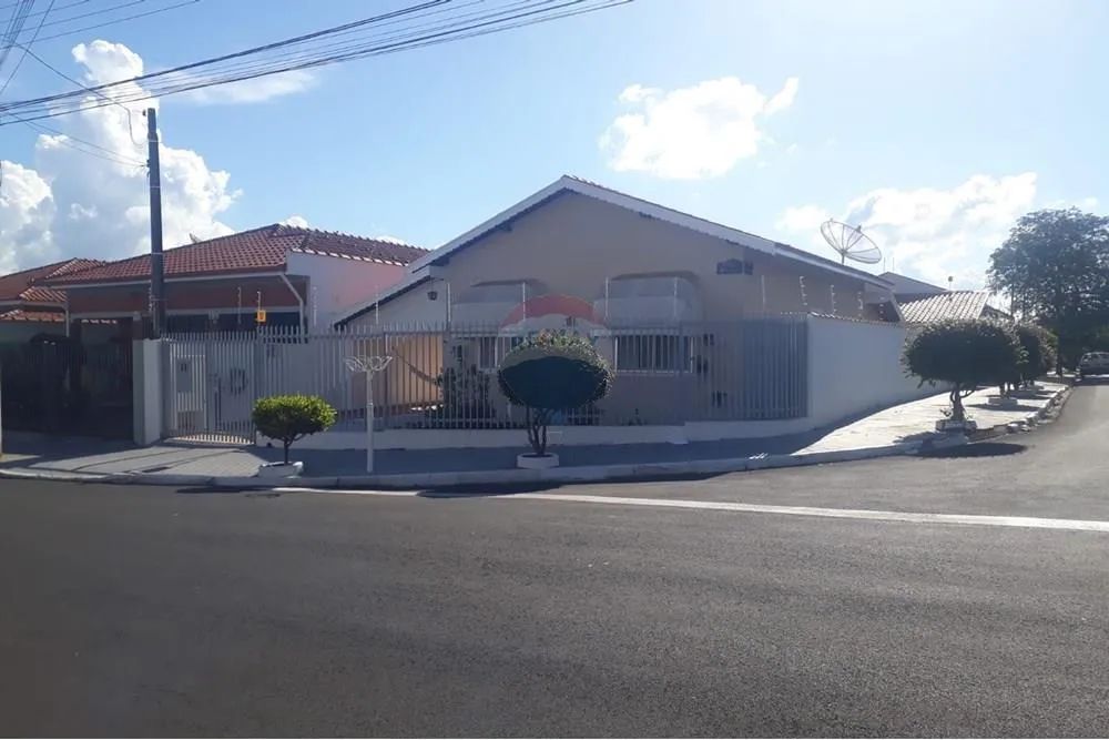 Casa com 3 Quartos, Bairro Jd Botânico em São Pedro SP