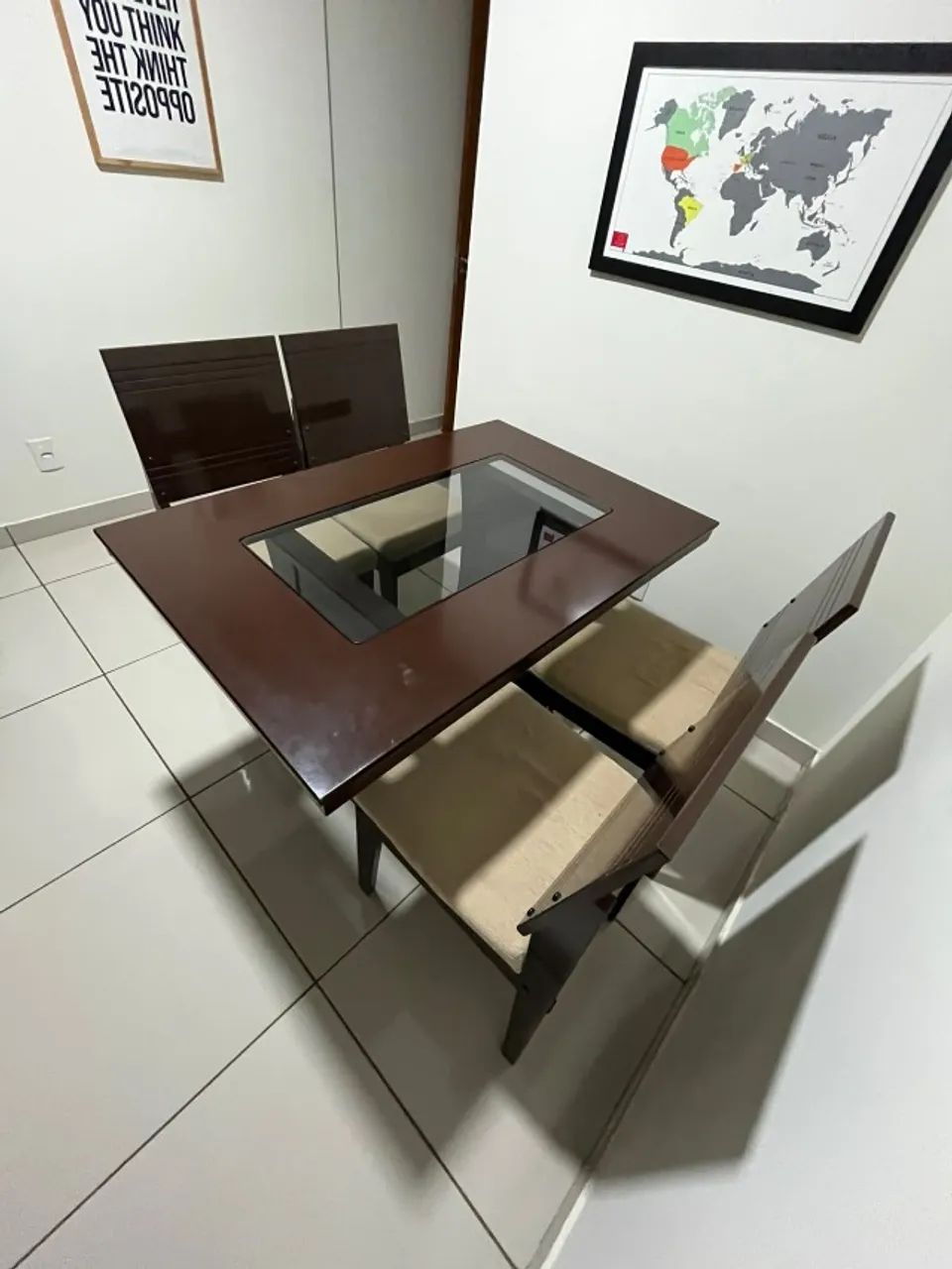 Mesa de jantar retangular + 4 cadeiras