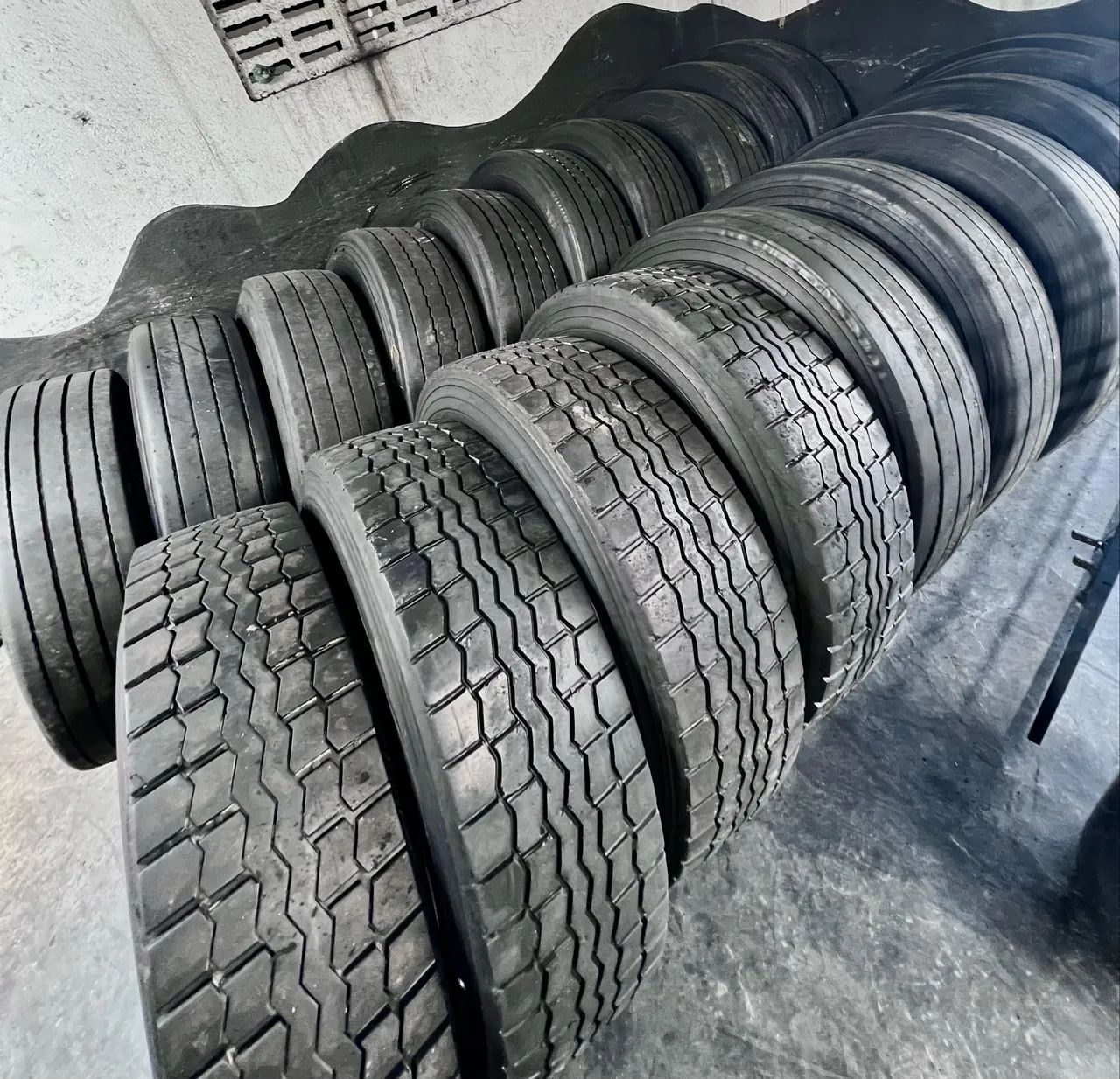 Pneus 275/80  e 295/80 Cobertos. EXTRA! - Foto 4