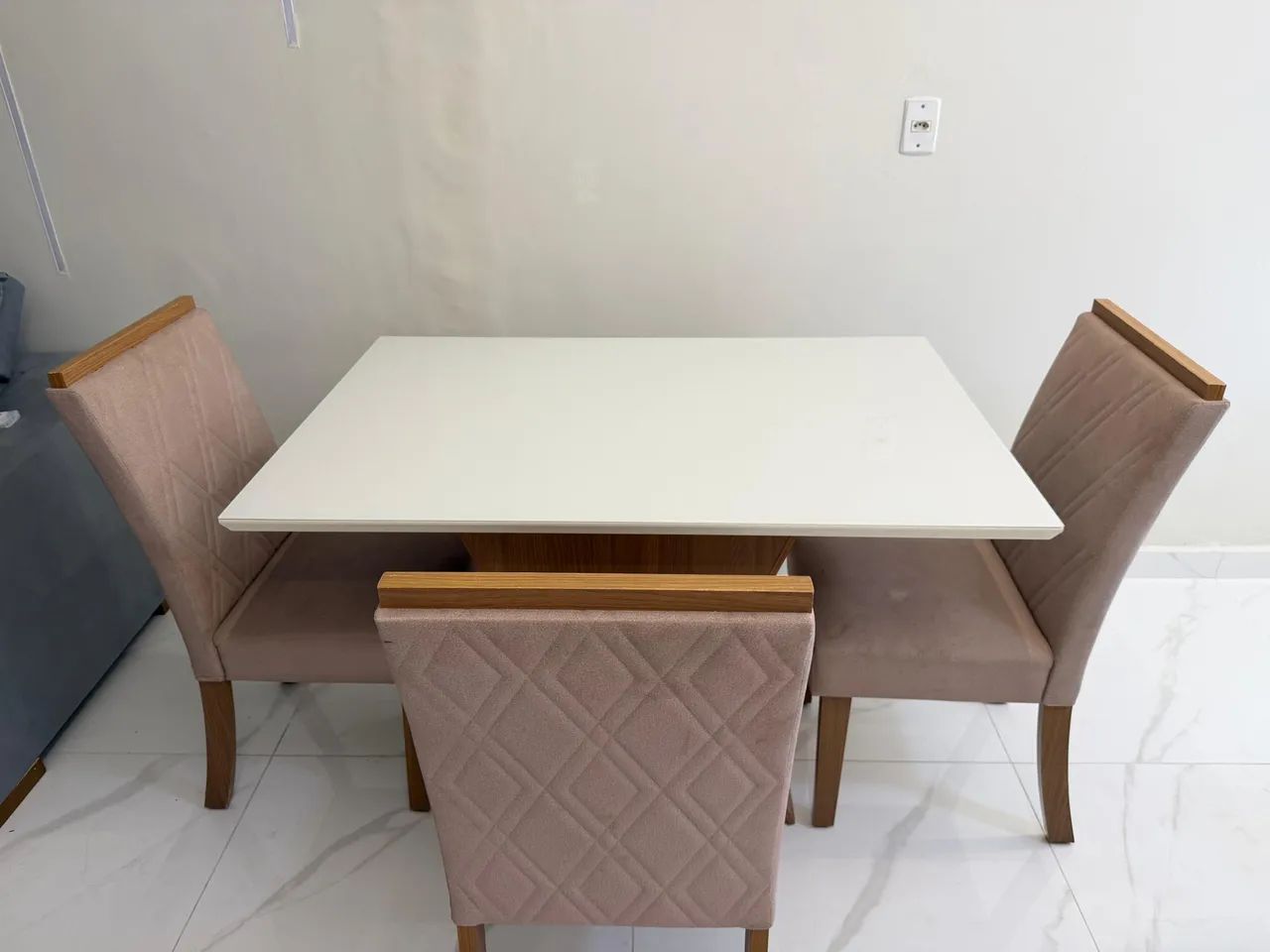 Mesa de jantar 4 cadeiras