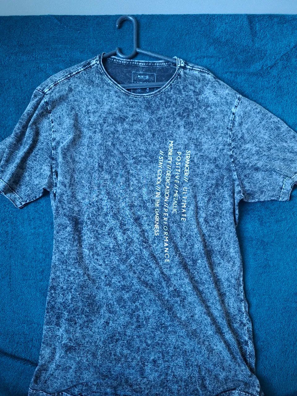 Lote de Roupas Masculinas Diversas - Vários Tamanhos e Estilos - Foto 2