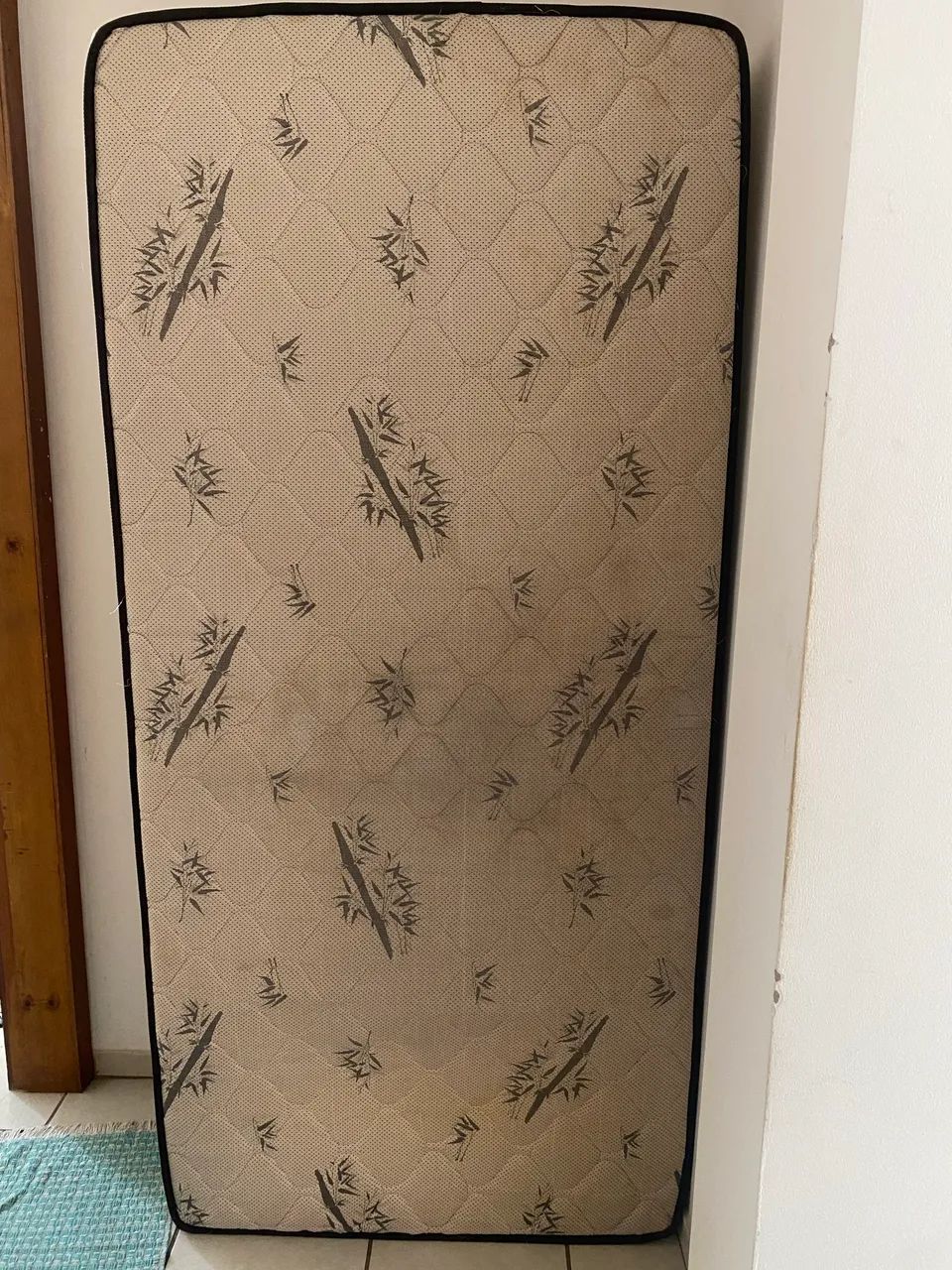 Vendo cama box de solteiro 