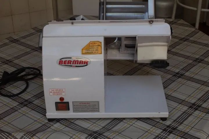 Máquina de Cortar Frios BERMAR