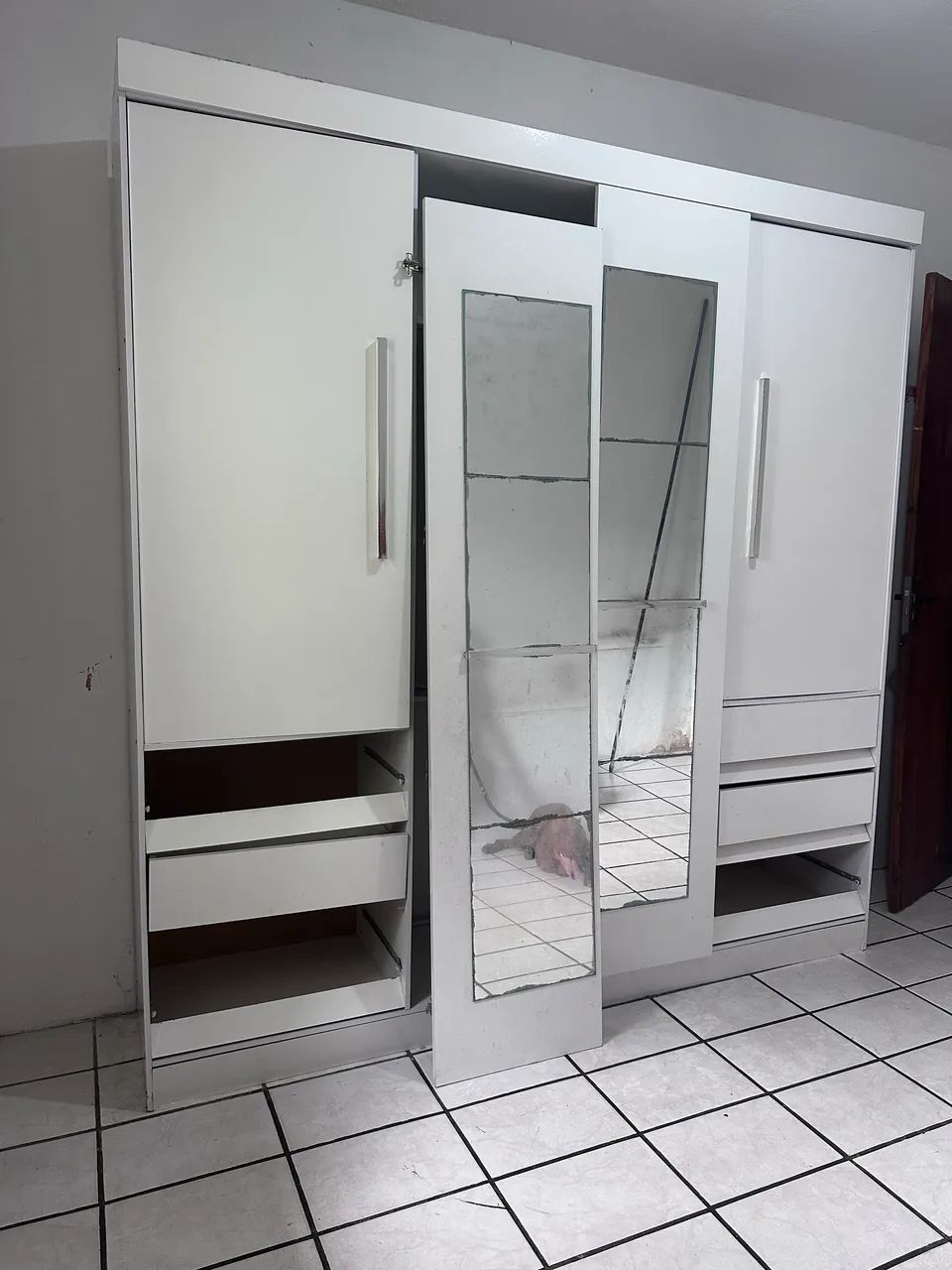 Guarda roupa semi-novo