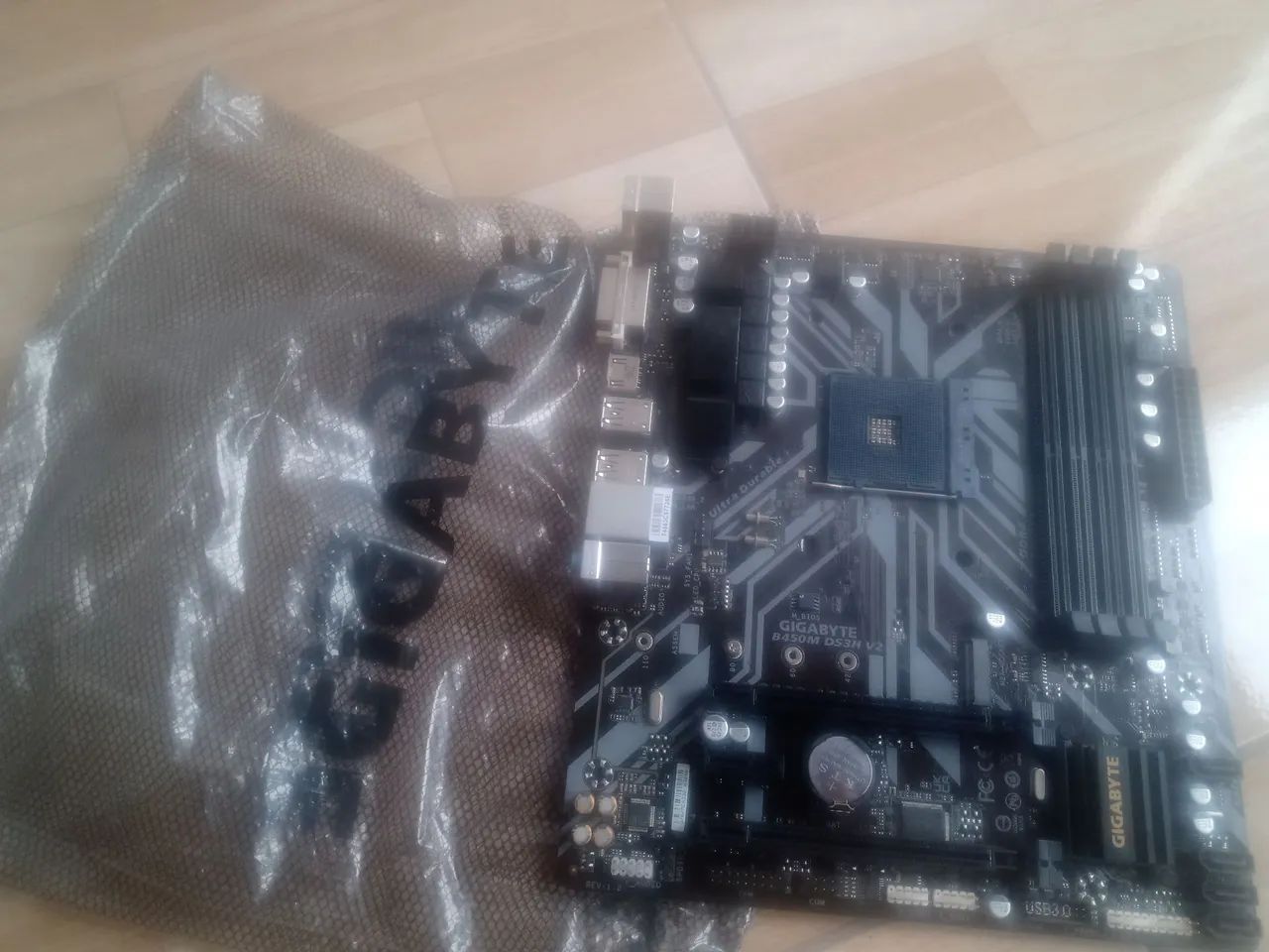 Placa mãe ddr4 gigabyte - Foto 3