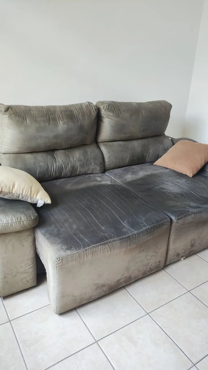 Sofá de 03 lugares retrátil