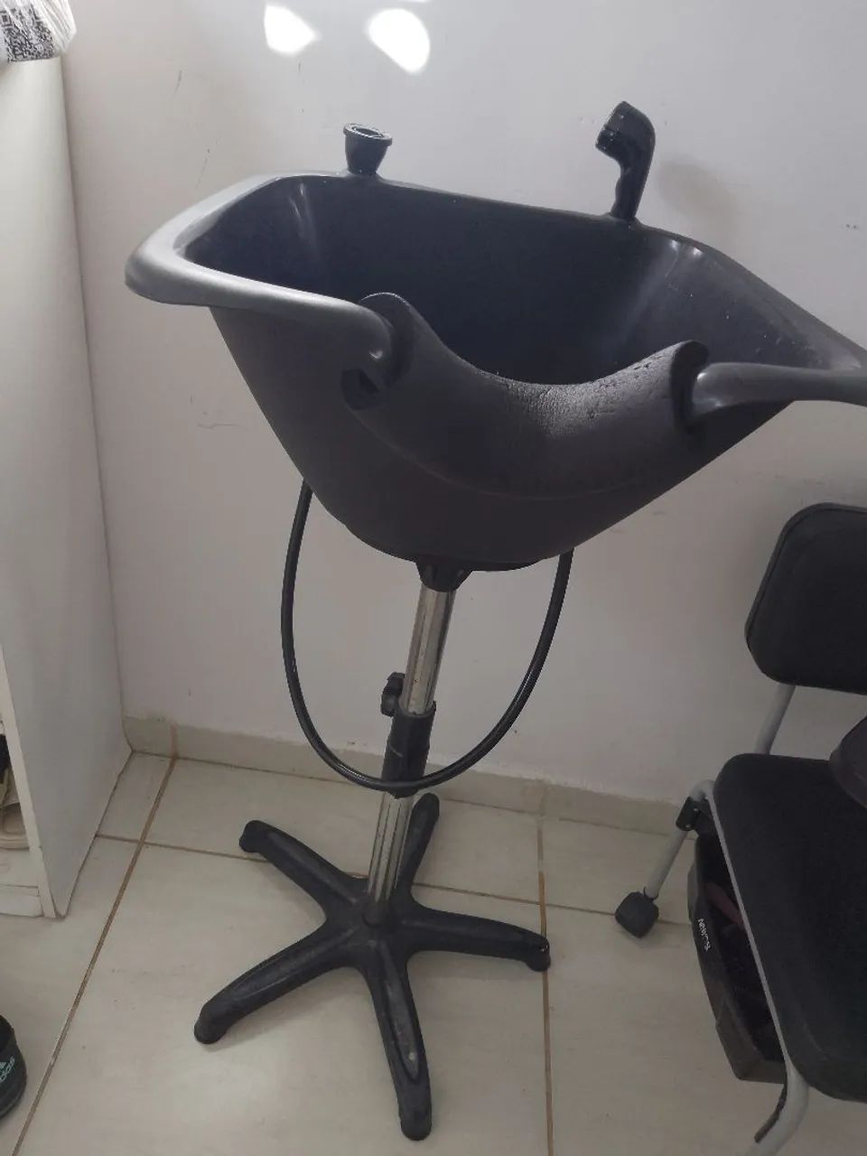 Vendo lavatório portátil e cadeira de manicure 