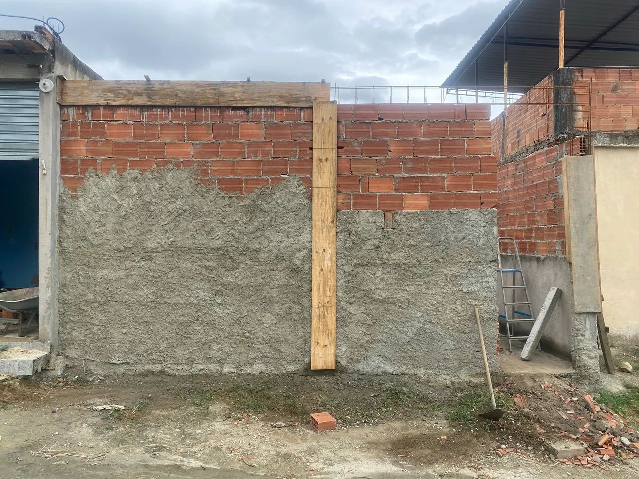 TERRENO 10x30 COM ÁREA CONSTRUÍDA - Foto 4