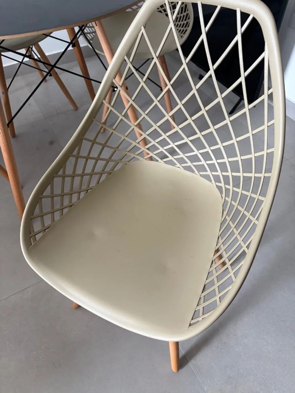 Conjunto de mesa com 4 cadeiras - Foto 5