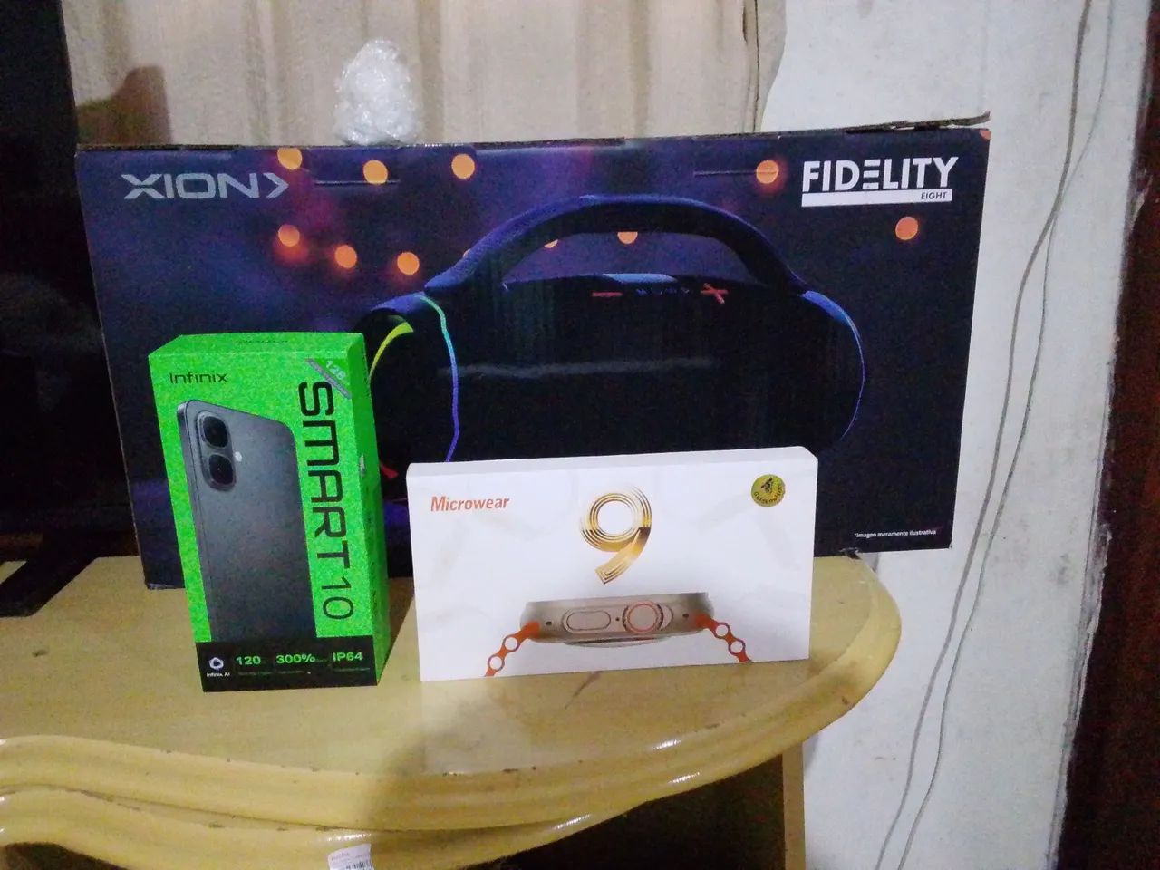 Kit combo promocional celular relógio e caixa de som