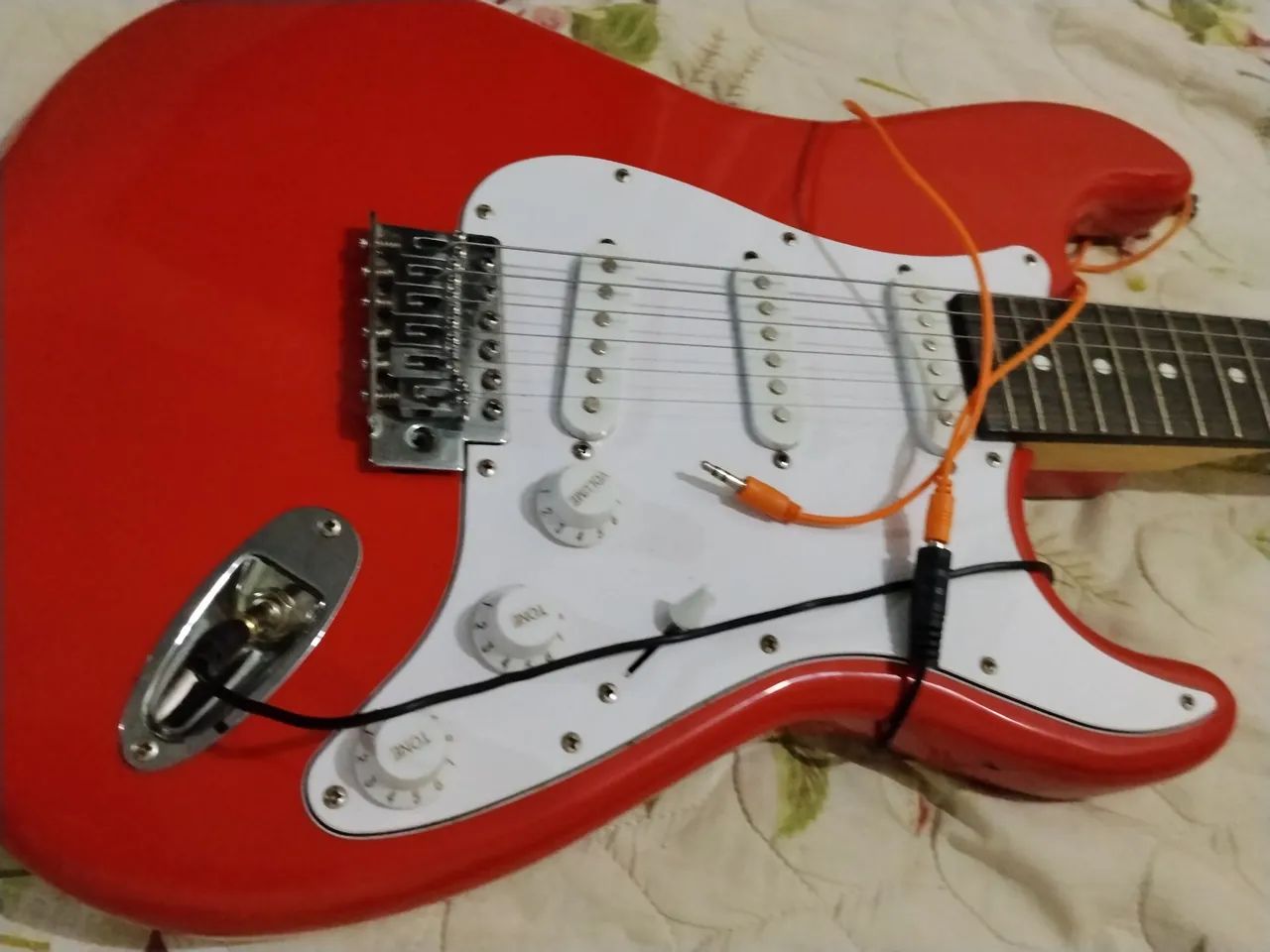 GUITARRA NOVA REGULADA E NÃO USADA  - Foto 2