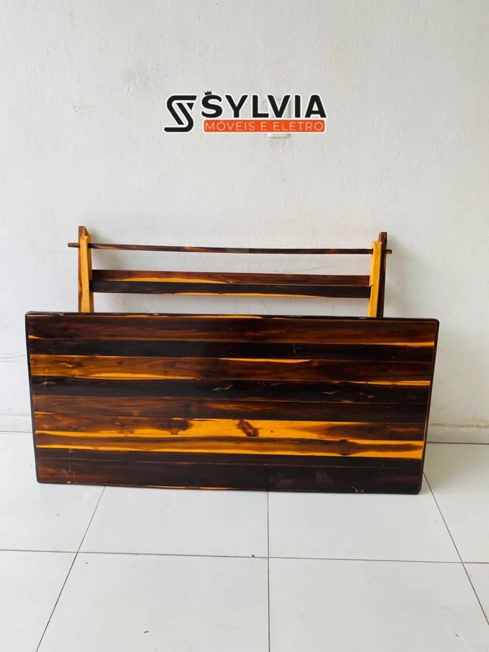 Mesa retangular 1,40x70 dobrável envernizada  - Foto 5