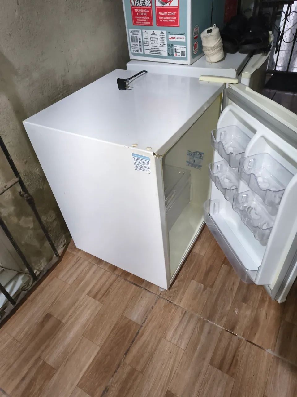 Vende-se Frigobar Eletrolux  - Foto 6