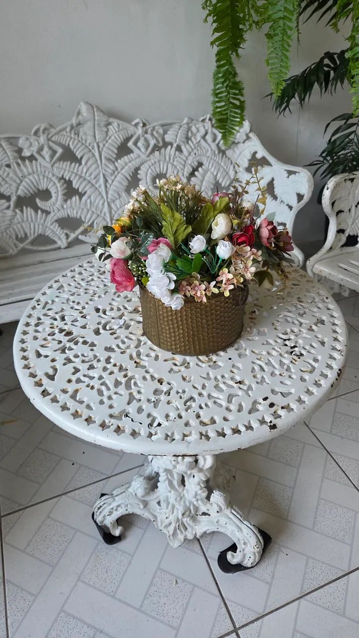 Conjunto Mesa e Cadeiras em Ferro Fundido  - Foto 4