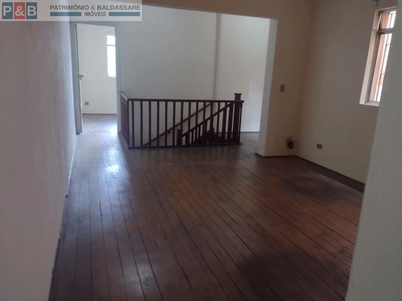 Sobrado Comercial com 4 salas