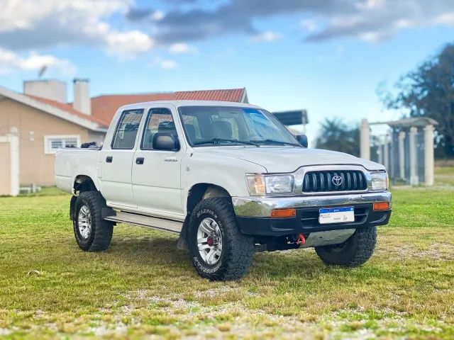 Toyota Hilux CD DX 4X4 3.0 8V 90cv Diesel 2004