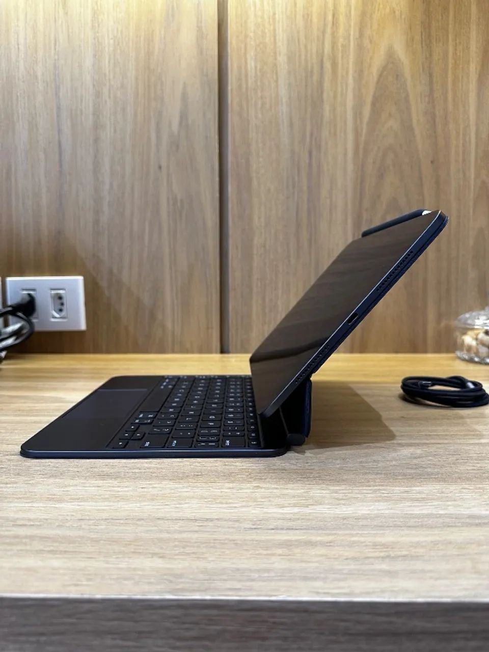 iPad Pro 11" M4 256GB (Space Black) - Apple -c/ fonte, cabo, Apple Pencil e Magic Keyboard - Foto 4
